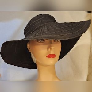 Brimmed Black Packable Hat